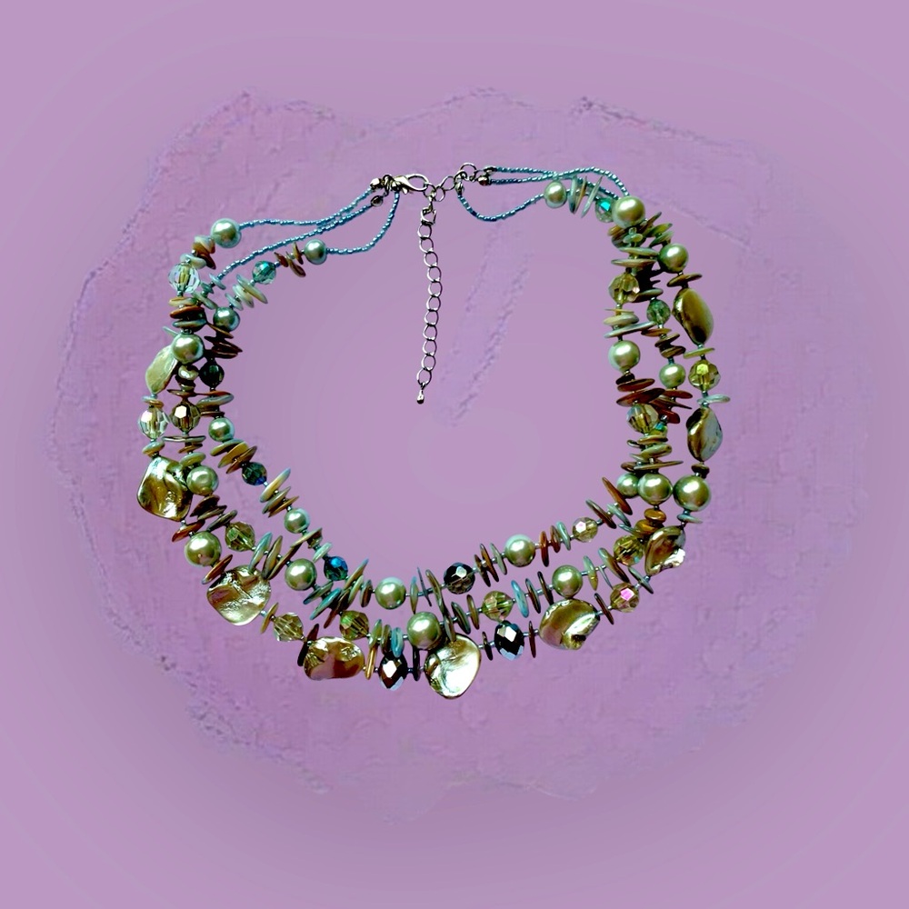 Elegant Multicolor with Abalone in Greens, with Shells & Beads Necklace NWOT - Picture 2 of 2